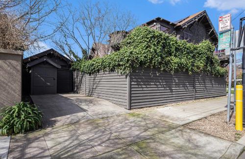 Upper Telegraph House | Redwood Room