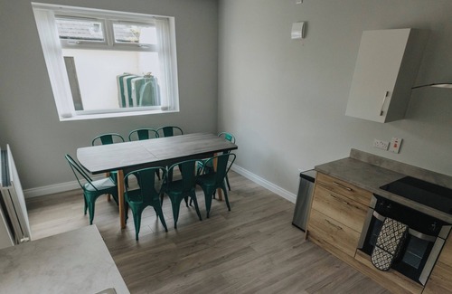 Newcastle House | Refurbished 5-bed Central Newcastle. Ideal for families/golfers/activity breaks