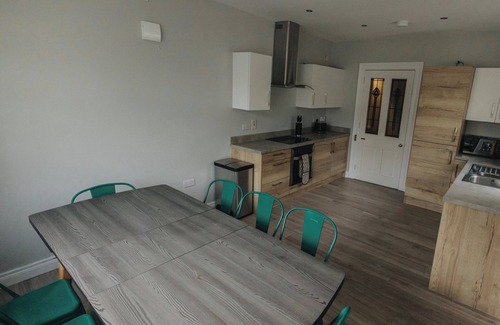 Newcastle House | Refurbished 5-bed Central Newcastle. Ideal for families/golfers/activity breaks