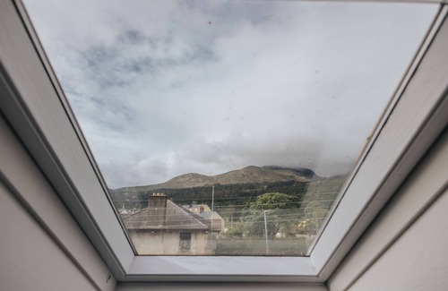 Newcastle House | Refurbished 5-bed Central Newcastle. Ideal for families/golfers/activity breaks