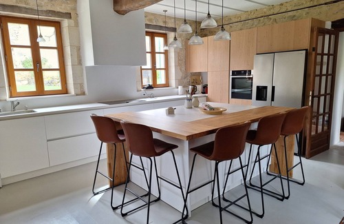 Rimons House | Refurbished Stone-Built Farmhouse with Large Pool Set in 7 Acres