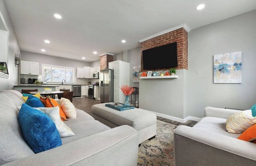 Pittsburgh House | REGAL BRICKS - Giant Outdoor Chess/Fire Pit/Game Room/Private Deck/Fire Pit