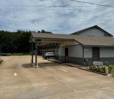 Jewett Hotel | Regency Inn Jewett