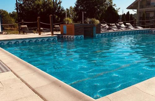 Baile Unu Mai House | Regent Blue Crystal Pool