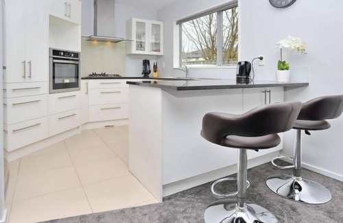 Riccarton Apartment | Regents Villas-Regents Villas A & B: Two homes in one