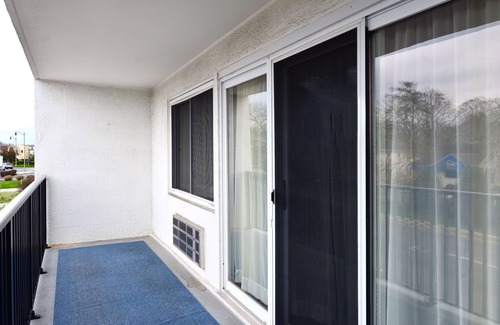 The Pines Condo | Rehoboth Ave Condo w/Parking Sleeps 4 Clean/Updated/Comfortable