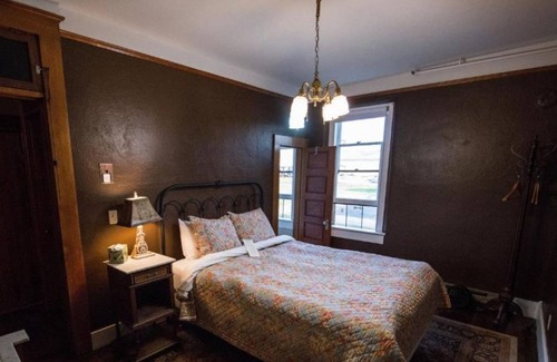 Dufur House | Relax and Enjoy Nature! 3 Family-Friendly Units, FREE Parking, Near Dufur Museum