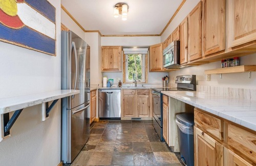 Wildernest Condo | Relax and Enjoy Views of the Continental Divide, Mountains, and Lake. Central to 7 Major Ski Areas!