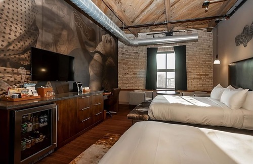 Fifth Ward Hotel | Relax and Recharge! 2 Family-Friendly Units, Pets Allowed, Near Discovery World