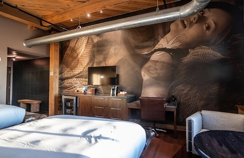 Fifth Ward Hotel | Relax and Recharge! 2 Family-Friendly Units, Pets Allowed, Near Discovery World