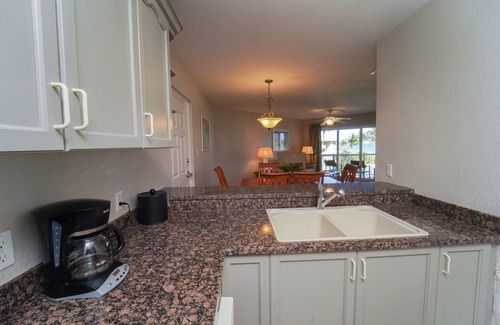 Crystal Harbour Apartment | Relax and Unwind! Outdoor Pool, Free Breakfast and Parking, Pet-friendly!