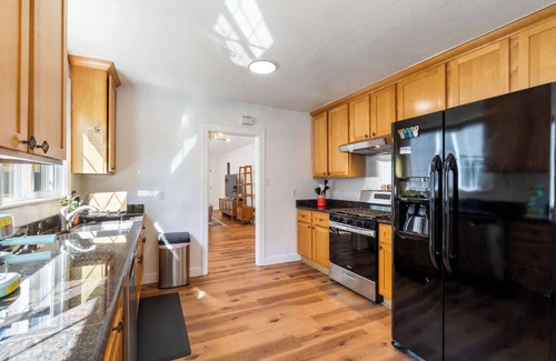 South Berkeley House | Relax by the bay! Two bedroom getaway in Berkeley San Francisco Bay - 13 min