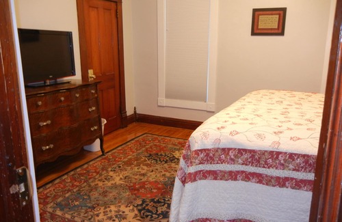 Nashua House | Relax, enjoy the view, get away from it all at Cedar Lake, Nashua, IA!