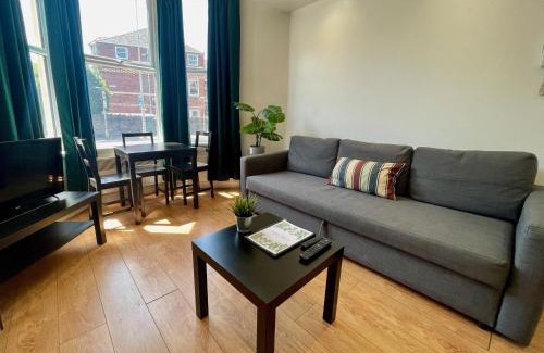 Cathays Apartment | Relax in a modern Cardiff home by the City Centre & Bute Park