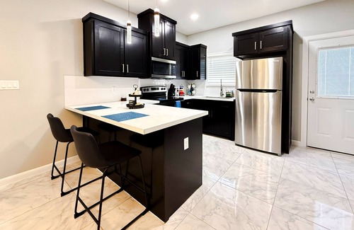 Edinburg Apartment | Relax in Comfort, Modern and Style – 2BR/2BA Retreat in Edinburg