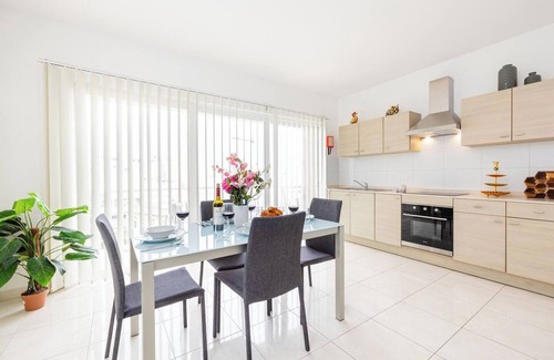 Ta' Pennellu Apartment | Relax in style at The Pinnacle 🌺✨ A bright 2-bedroom retreat with sunlit living spaces, modern comfort, and a welcoming holiday vibe. 🏖️🌴