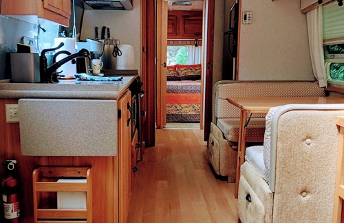 Fitzwilliam House | Relax in Style – Luxury Airstream Glamping Getaway Waterfront on Sportsmans Pond