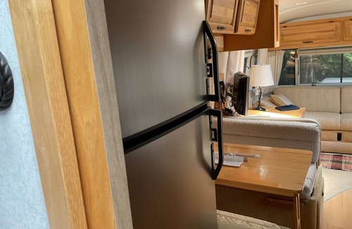 Fitzwilliam House | Relax in Style – Luxury Airstream Glamping Getaway Waterfront on Sportsmans Pond