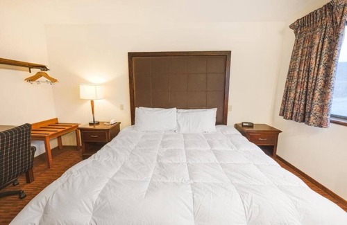 Harlan Hotel | Relax in Unit near Prairie Rose w/Pets & Free Parking