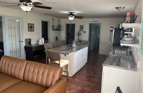 Port Lavaca House | Relax, Refresh, and Renew at Cast Away Cottage