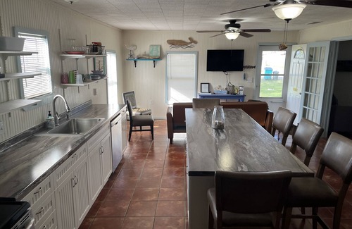Port Lavaca House | Relax, Refresh, and Renew at Cast Away Cottage