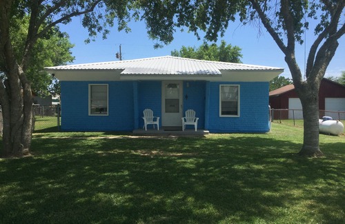 Port Lavaca House | Relax, Refresh, and Renew at Cast Away Cottage