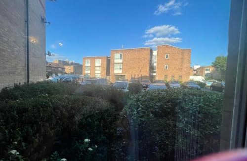 Stanwell Apartment | Relax steps from heathrow Terminal 4 ,Entire 2 Bed Room appartment