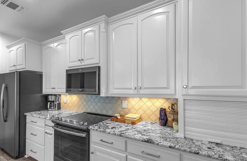 Graford House | Relax, Unwind & Dockside Dine by the Lake