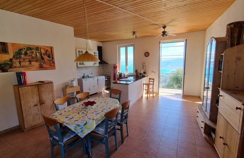 Galbato House | Relax with sensational views of the sea and mountains