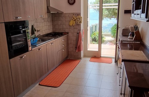 Galbato House | Relax with sensational views of the sea and mountains