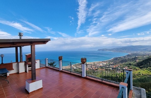 Galbato House | Relax with sensational views of the sea and mountains