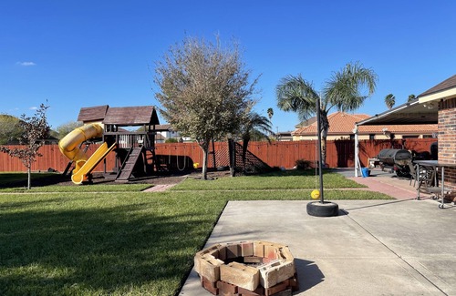 Edinburg House | Relax with the family and enjoy a peaceful stay at this location.