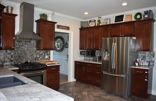 Gansevoort House | Relax within minutes to Saratoga w/privacy & green space, pool/pool house, 5Beds