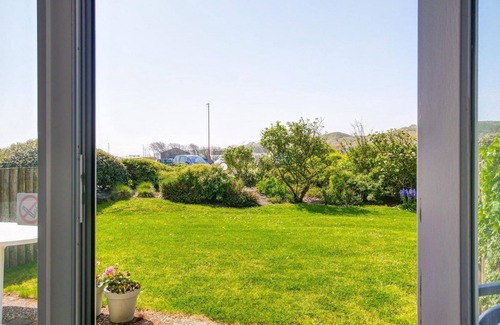 Julianadorp aan zee Apartment | Relaxed Beach Holiday at De Strandjutter: Walking Distance to Julianadorp aan Zee, Comfortable and Cozy Stay!