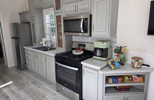 Silver Lake RV Rental | Relaxing 1Bed/1Bath + Loft For Extra Sleeping & Porch – Sun Retreats Campground