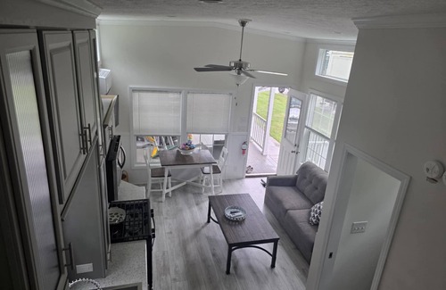 Silver Lake RV Rental | Relaxing 1Bed/1Bath + Loft For Extra Sleeping & Porch – Sun Retreats Campground