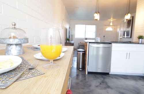 Camelback East Condo | Relaxing 2bd~1ba king bed~sleeps 4