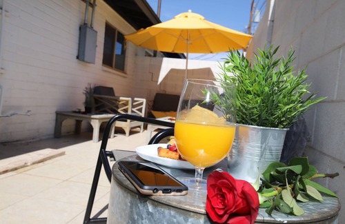 Camelback East Condo | Relaxing 2bd~1ba king bed~sleeps 4