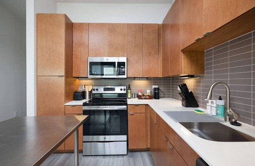 King William Apartment | Relaxing 2BR w Gym, Pkng, Near King Wms & Towers