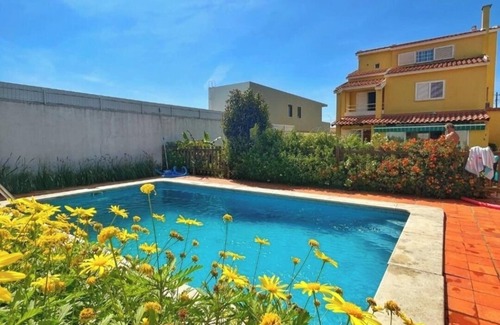 Linda-a-Velha Villa | Relaxing 5-Bedroom Villa with Private Pool, Outdoor Playground, Barbeque zona.nn