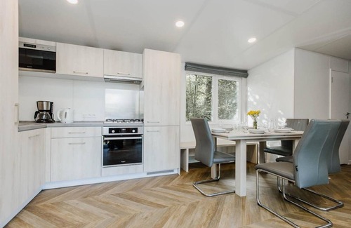 Turnhout Apartment | Relaxing Apartment with Jacuzzi