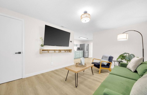 Apollo Beach House | Relaxing Apollo Oasis