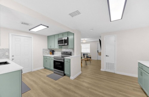 Apollo Beach House | Relaxing Apollo Oasis