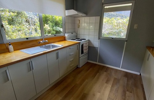 Hakahaka House | Relaxing Bach at Hakahaka