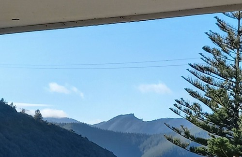 Hakahaka House | Relaxing Bach at Hakahaka