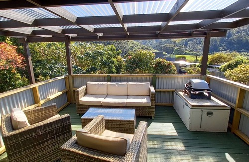 Hakahaka House | Relaxing Bach at Hakahaka