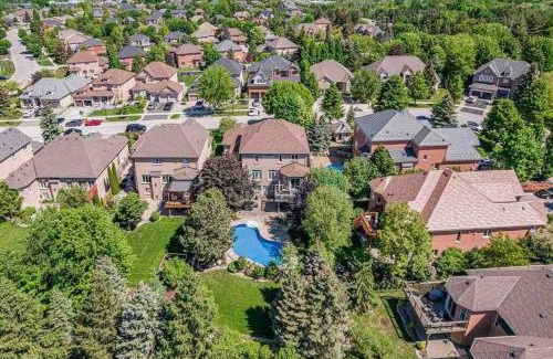 Newmarket Apartment | Relaxing cheerful comfy bright studio