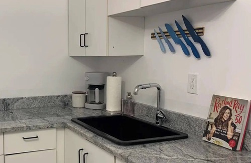 Edgewater Apartment | Relaxing Chicago Studio