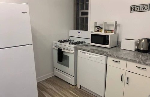 Edgewater Apartment | Relaxing Chicago Studio