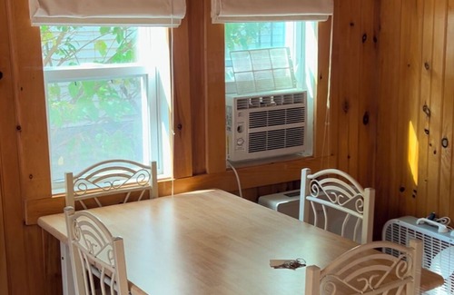 North Hero Cottage | Relaxing cottage on Carry Bay boasting beautiful sunsets.